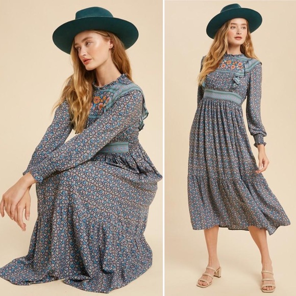 Dresses & Skirts - NEW! The Irina Boho Floral Print Midi Dress✨